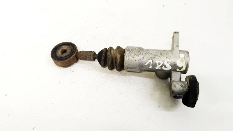 8D1721401 Audi A4 1997 Kytkinn pääsylinteri