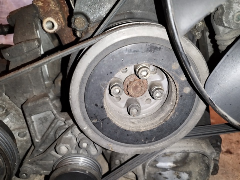 038105243F Volkswagen Passat 2001 Crankshaft Belt Pulley