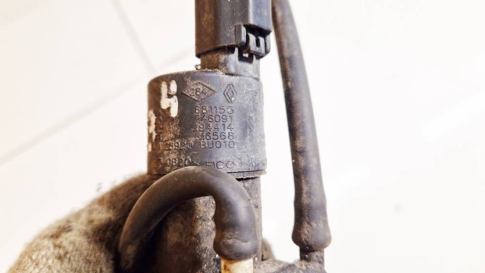 681155 Citroen C3 2010 Windshield Windscreen Washer Pump - Thumbnail 3