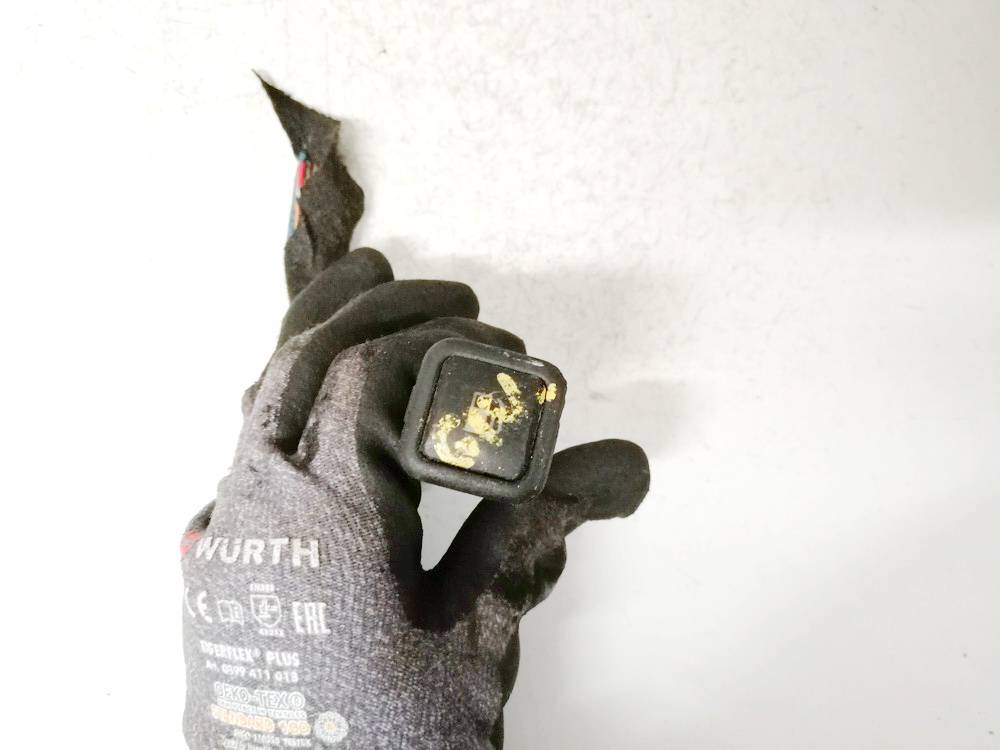 3B0959833A Volkswagen Bora 1999 Fuel Cap Switch (Gas Fuel Door Switch Button)