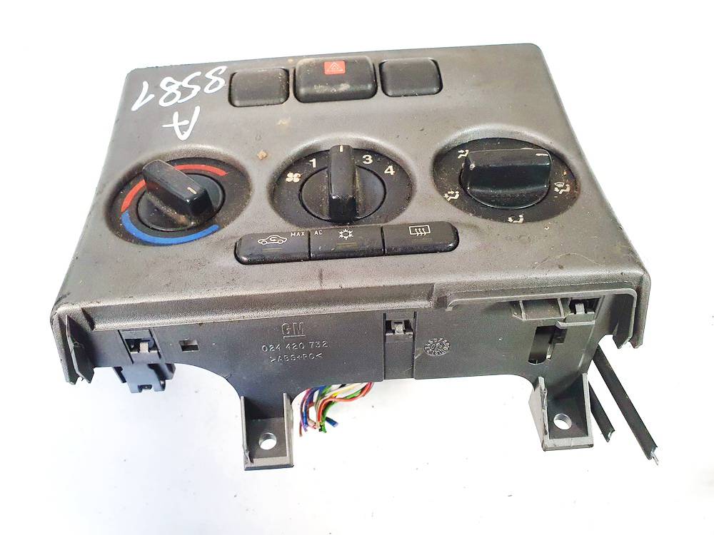 024420732 Opel Zafira 2003 Climate Control Panel (heater control switches)