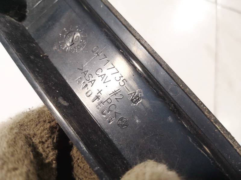 04717735A8 Dodge Grand Caravan 2004 Sisätilan koristelu (muovit) - Thumbnail 3