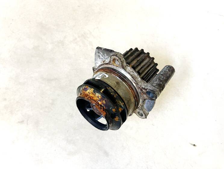 038121031F Ford Focus 2007 Water pump