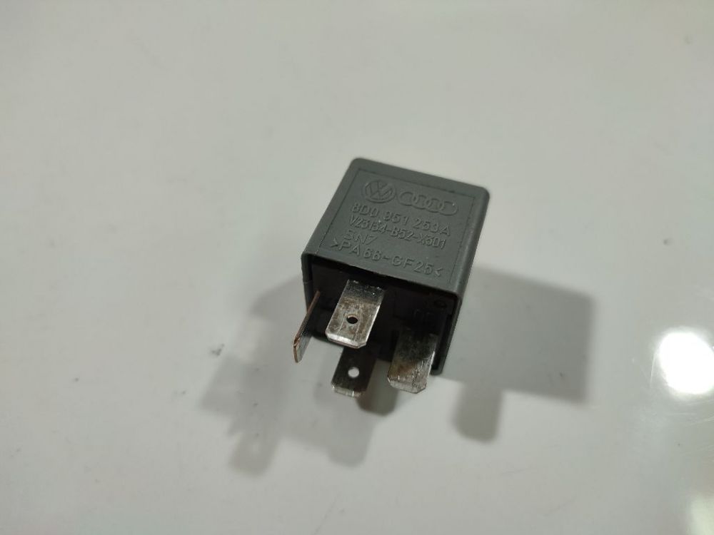 8D0951253A Audi A3 2007 Relay module