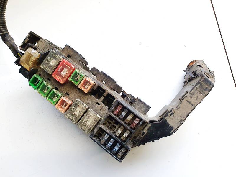 71547003TA Nissan Primera 2003 Fuse box