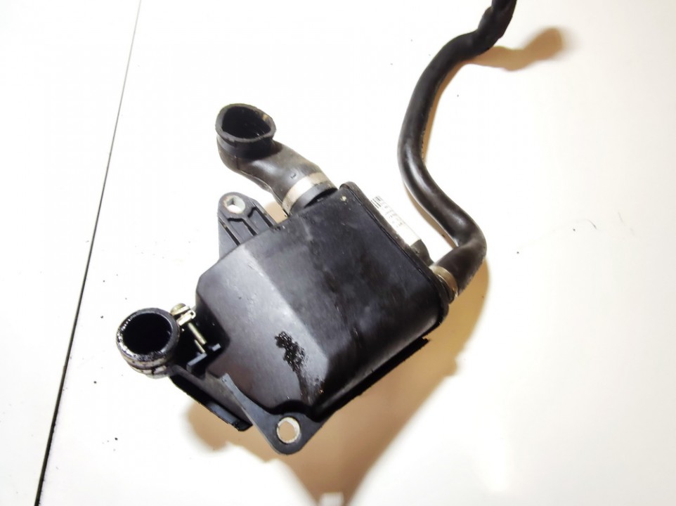 1271988 Replacing Oil Breather (Oil Decanter) Volvo V40 1999 2.0L 15EUR