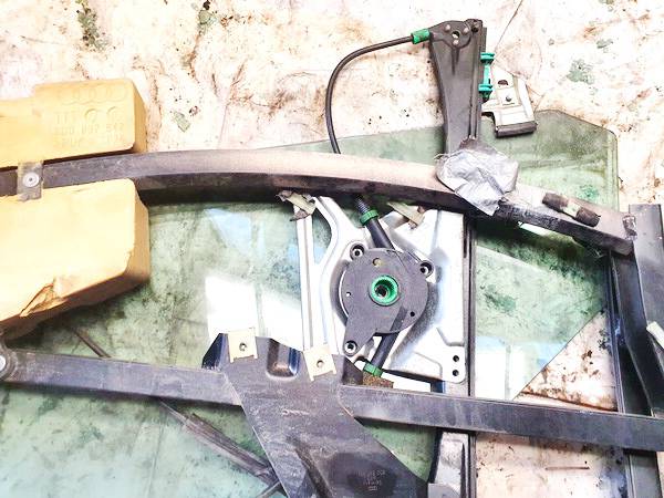 8D0837398C Audi A4 1997 Duru lango pakelejas P.D.