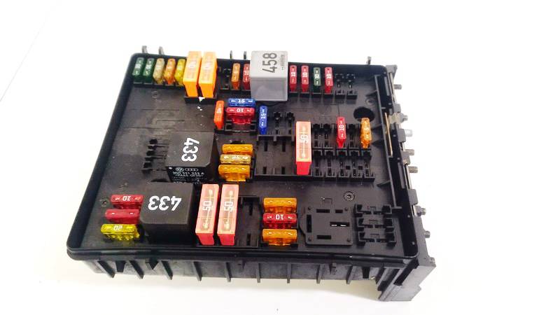 1K0937821 Volkswagen Touran 2003 Fuse box