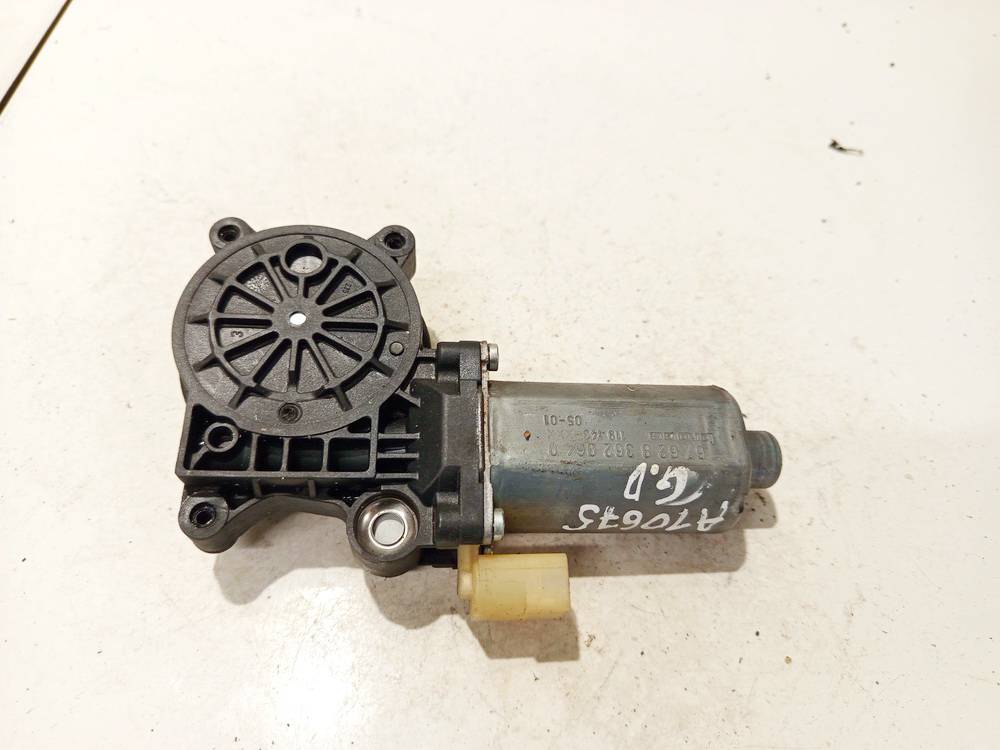 0130821717 BMW X5 2004 Duru lango pakelejo varikliukas G.D.