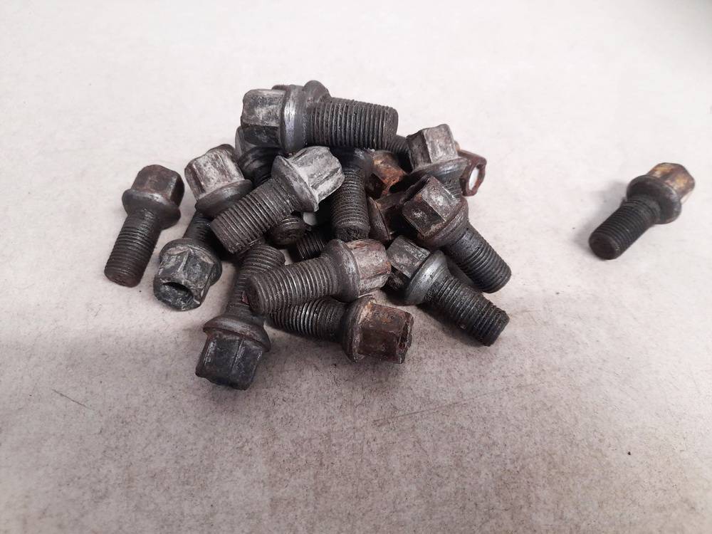 Audi A4 1997 Vehicle Wheel Nuts kit