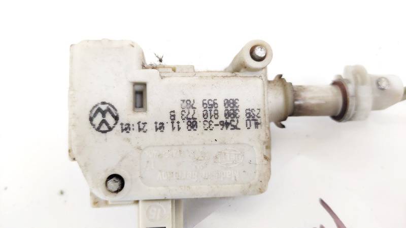 3B0810773B Volkswagen Passat 2001 Central locking motor - Thumbnail 2