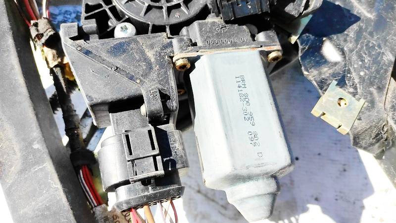 8D0959802D Audi A4 1997 Window Motor - FRONT RIGHT - Thumbnail 3