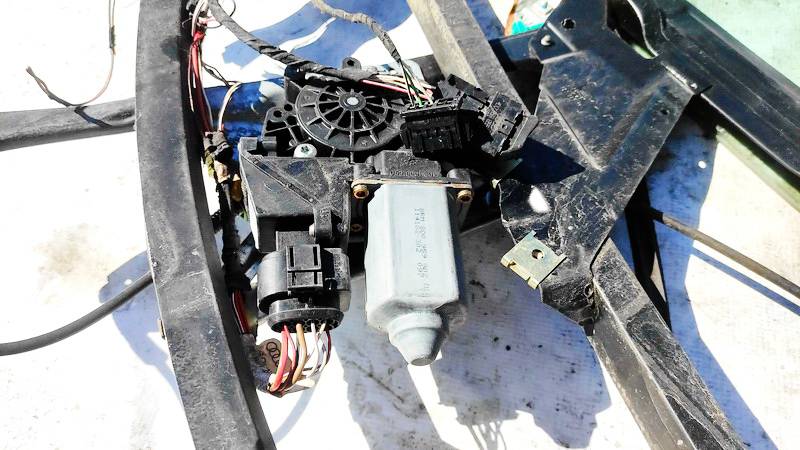 8D0959802D Audi A4 1997 Window Motor - FRONT RIGHT