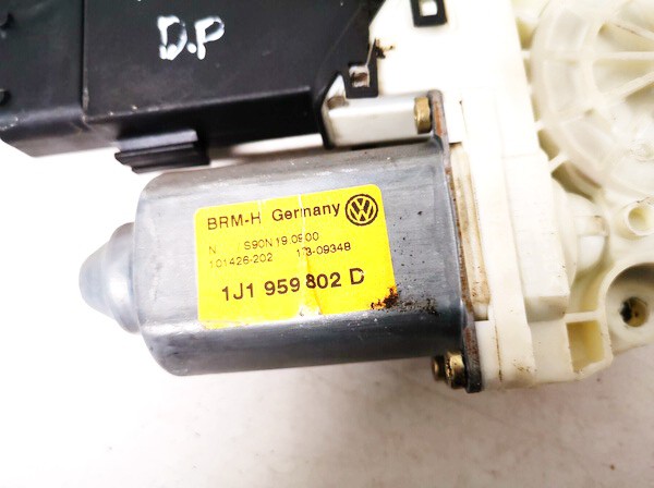 1J1959802D Volkswagen Golf 2000 Window Motor - FRONT RIGHT - Thumbnail 2